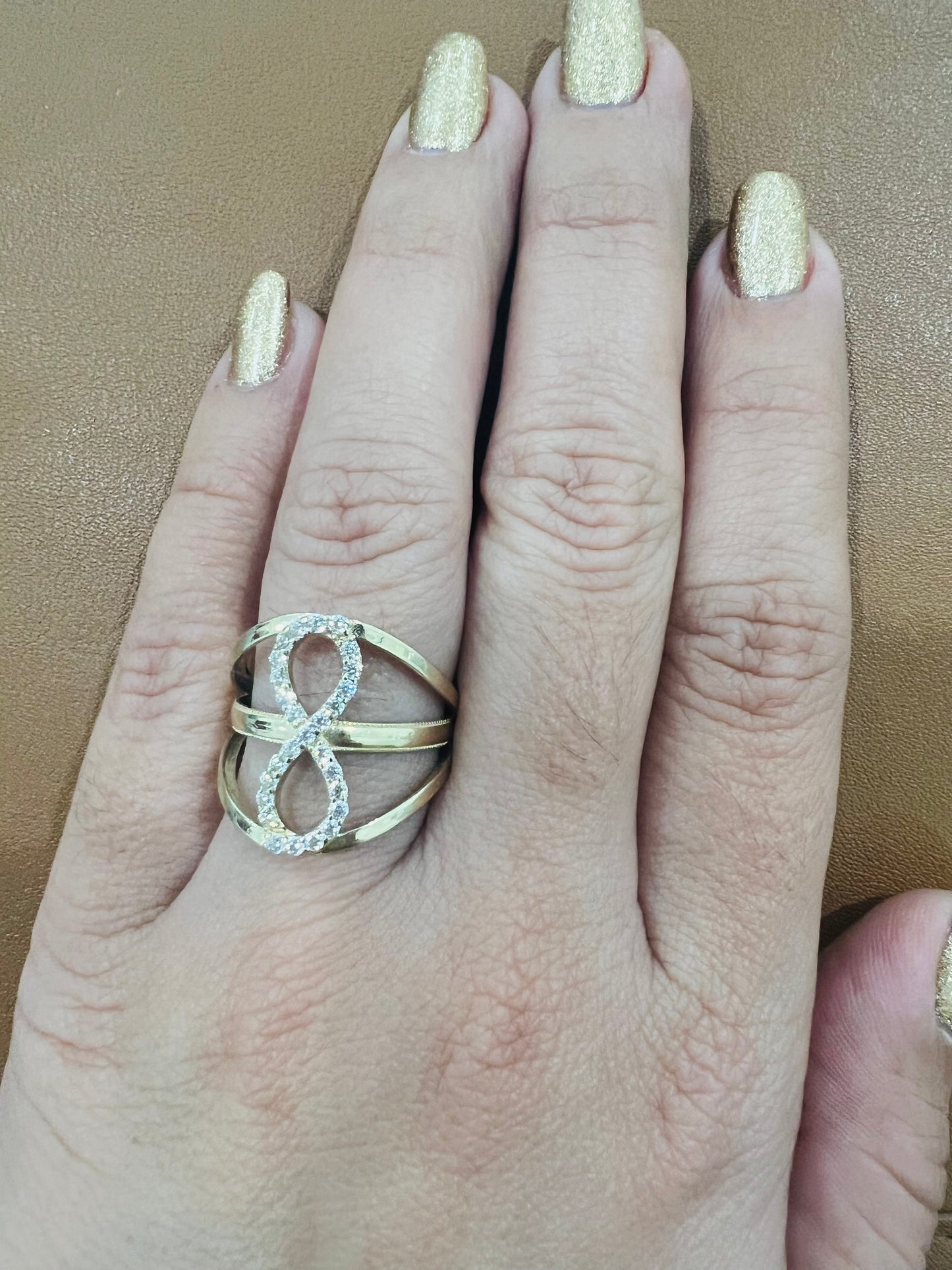 Anillo Estilo Infinito 14K