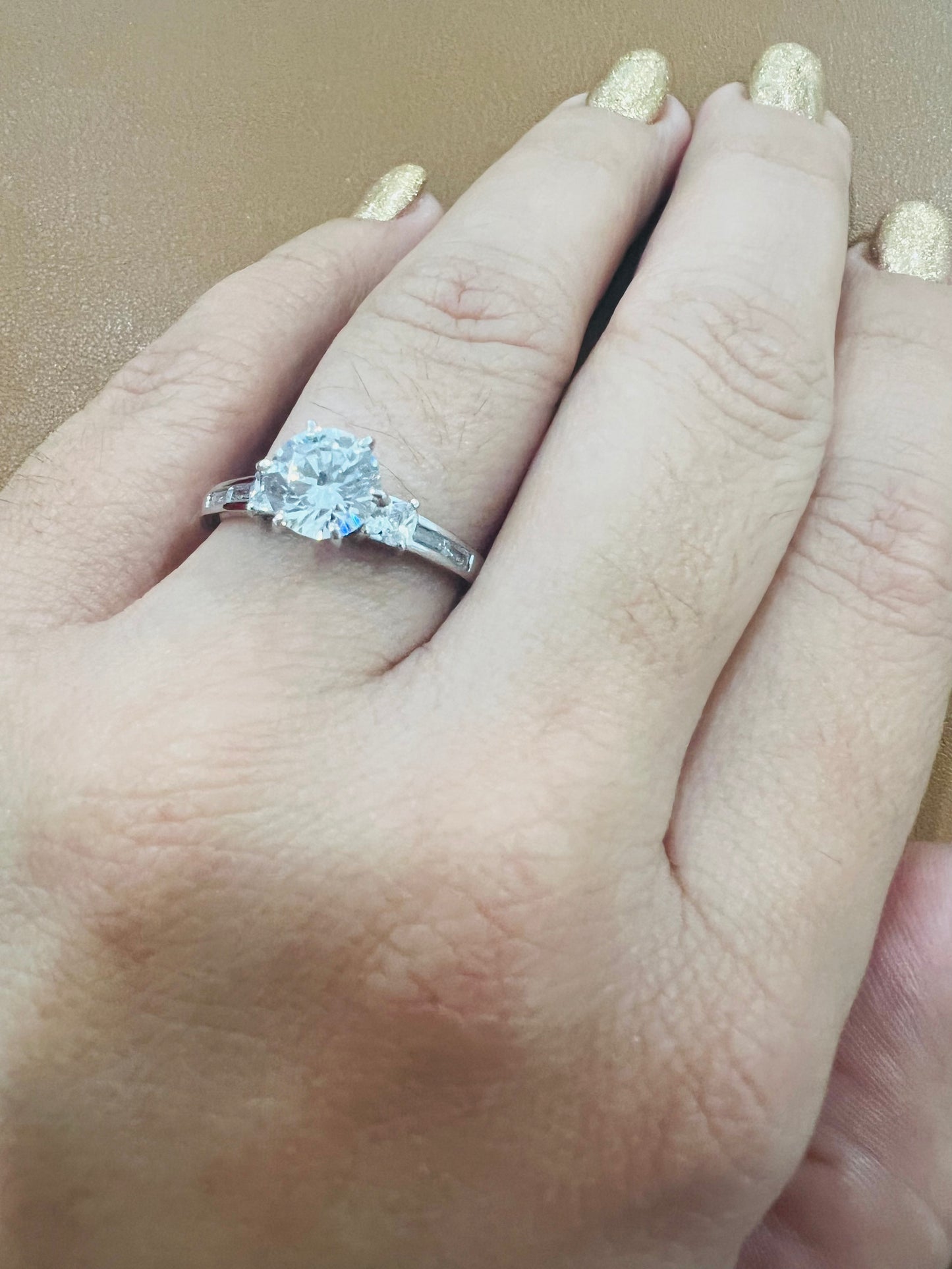 Anillo De Oro Blanco Con Circonia 10K