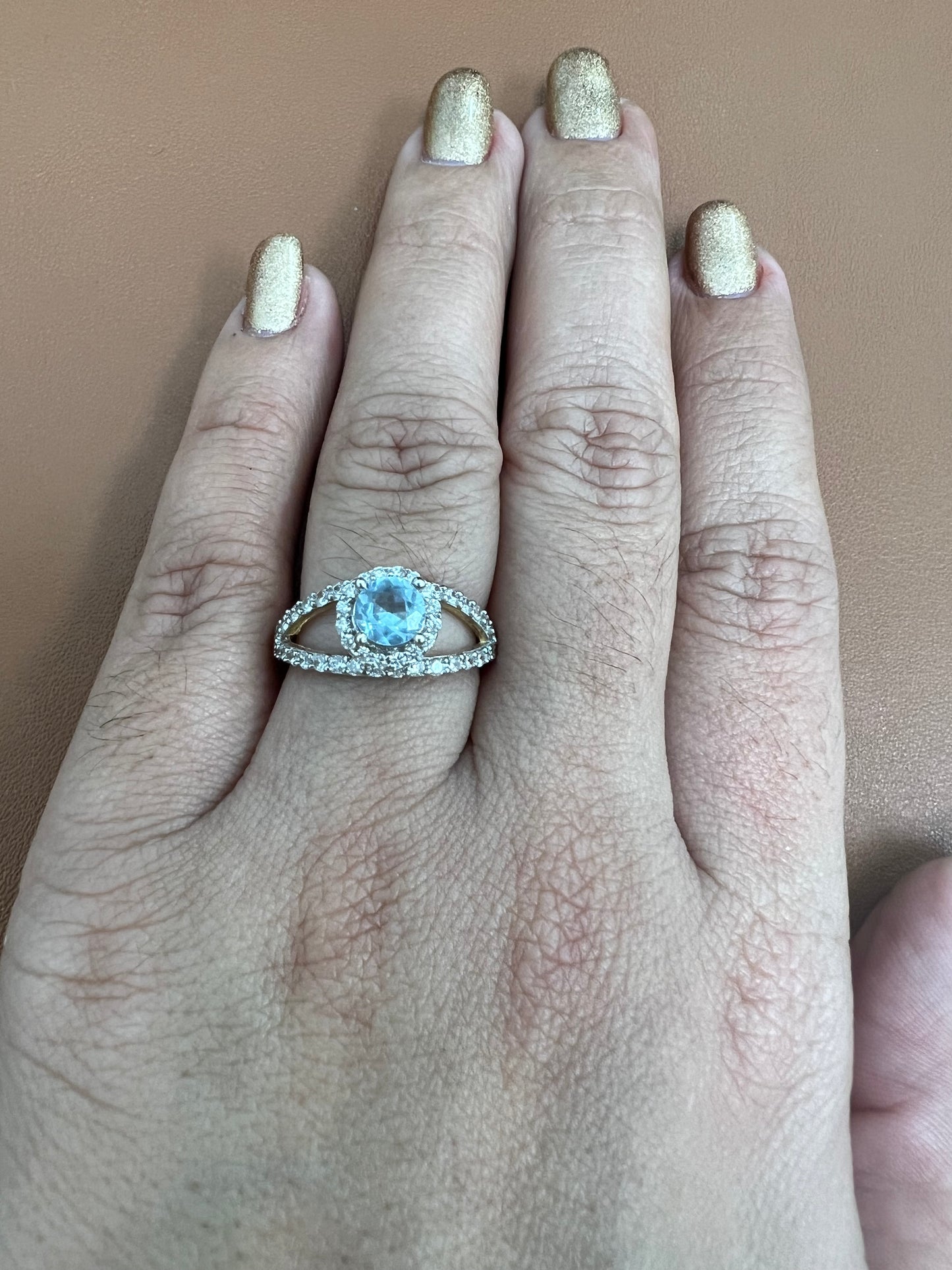 Anillo Sólido De Circonias Blancas y Azul 14K
