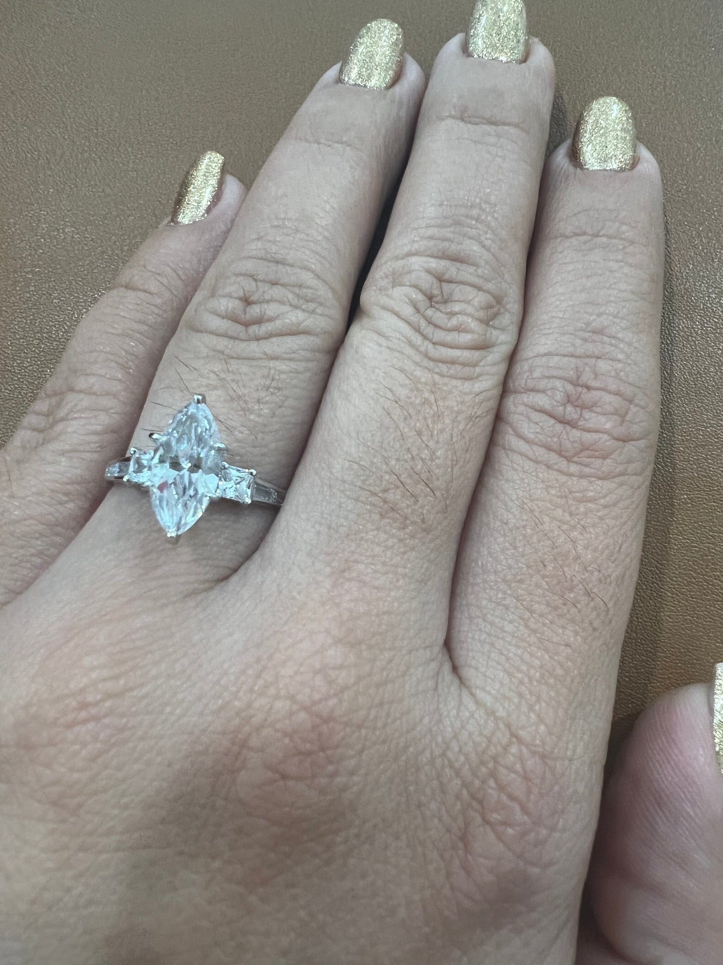 Anillo De oro Blanco Estilo Almendra 10K