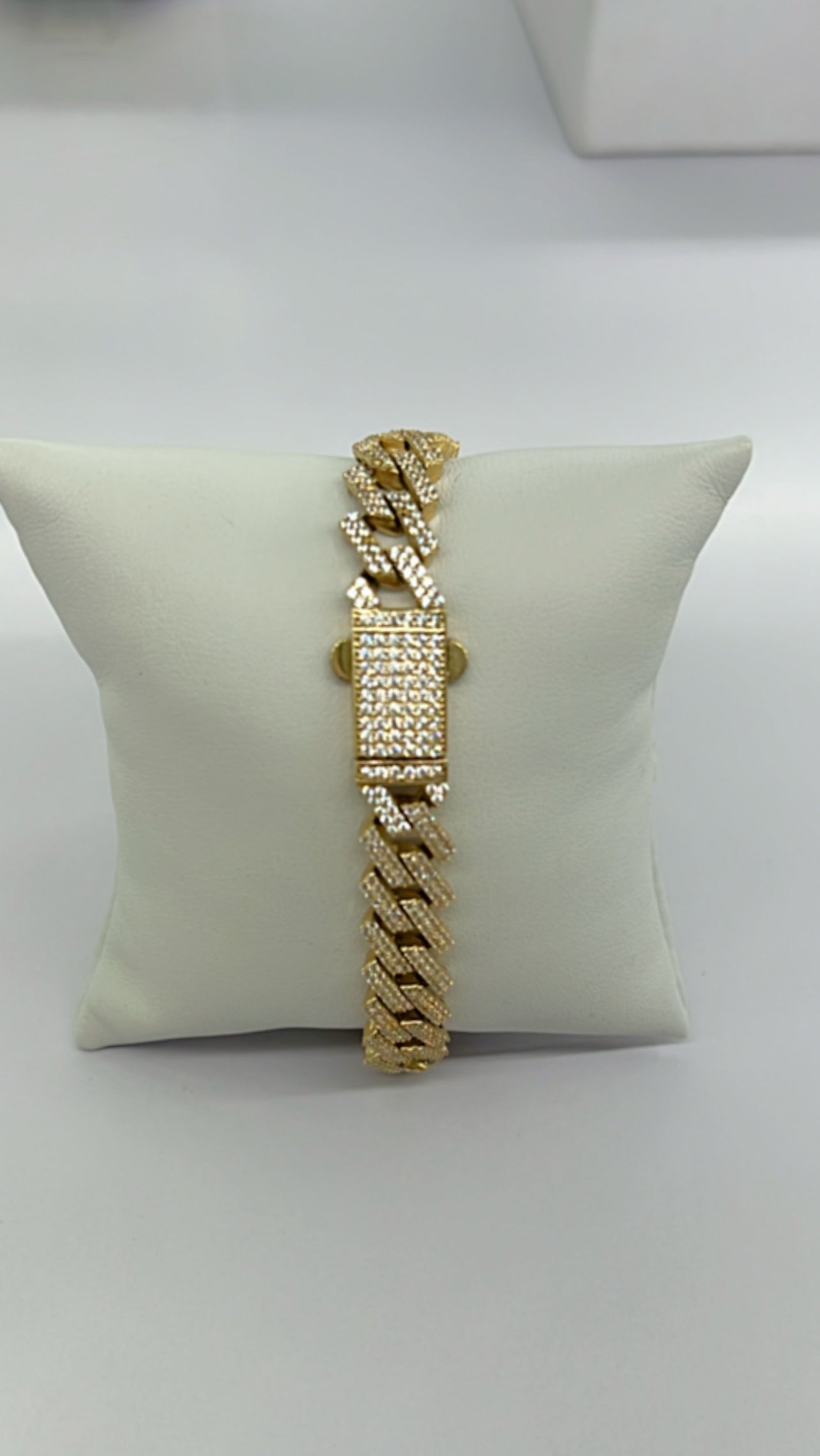 Manilla Estilo Karol-G Semisolida 14K