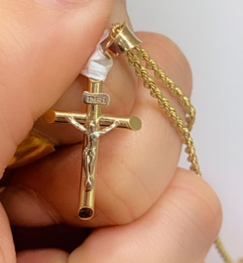 Dije de Cruz con Cristo 14k