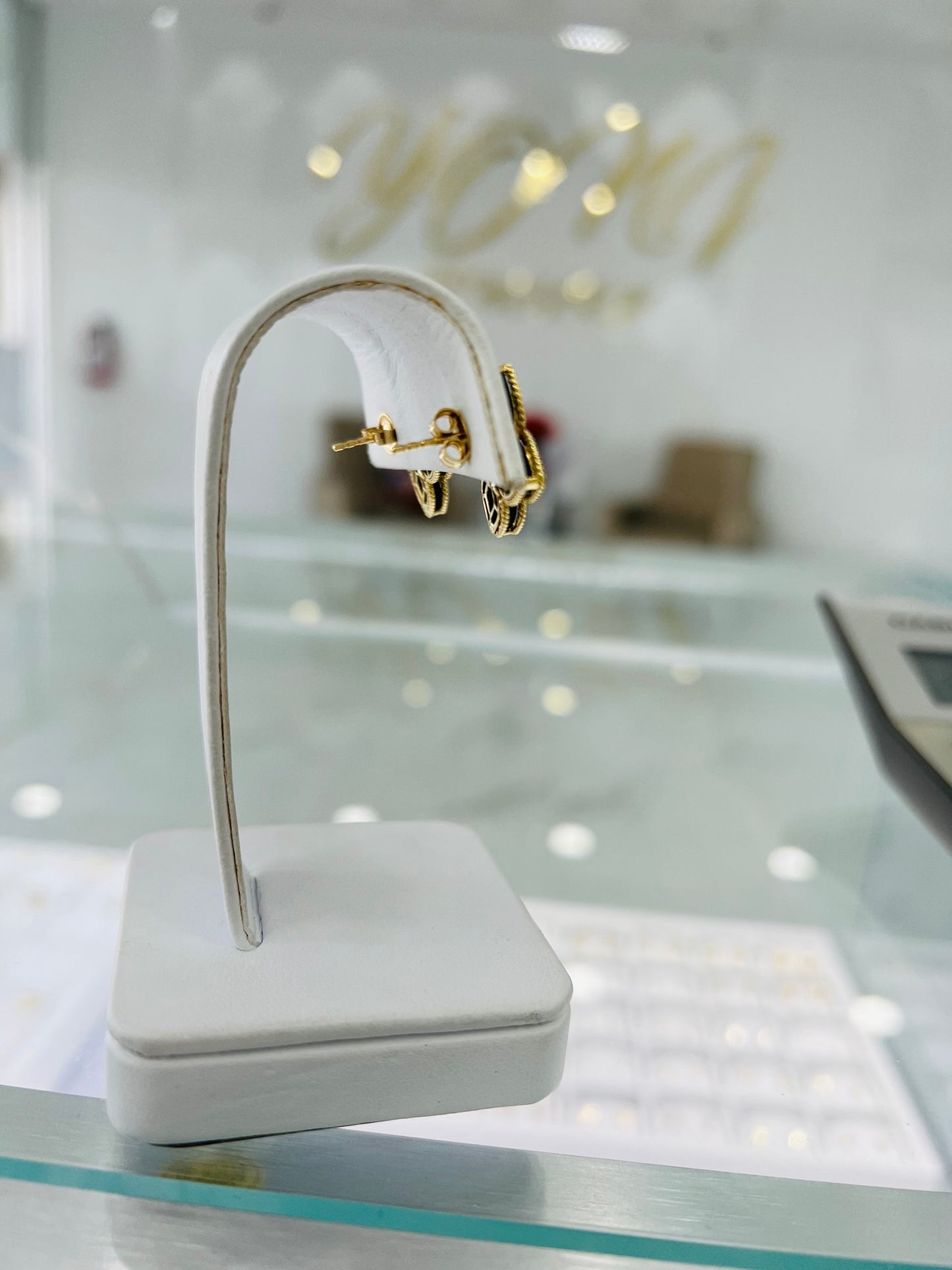 Aretes De Trébol Flor Negra 14K