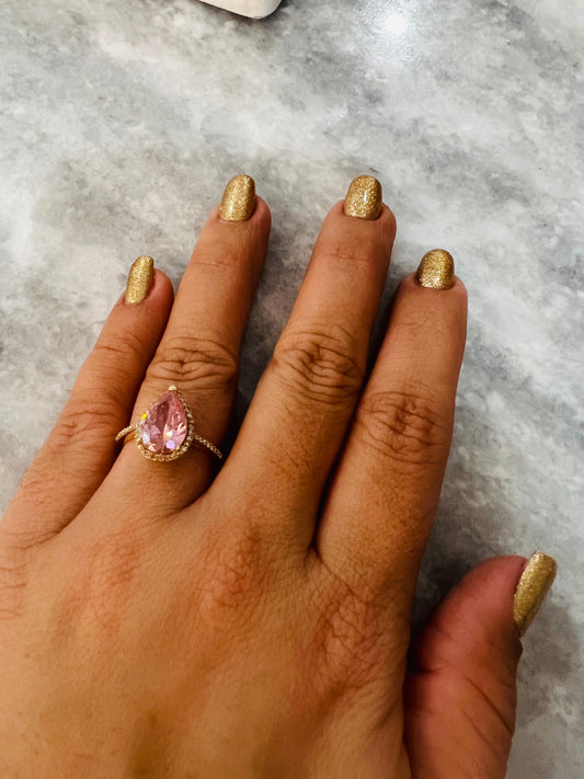 Anillo De Circonias Blancas Y Almendra Rosa 14K