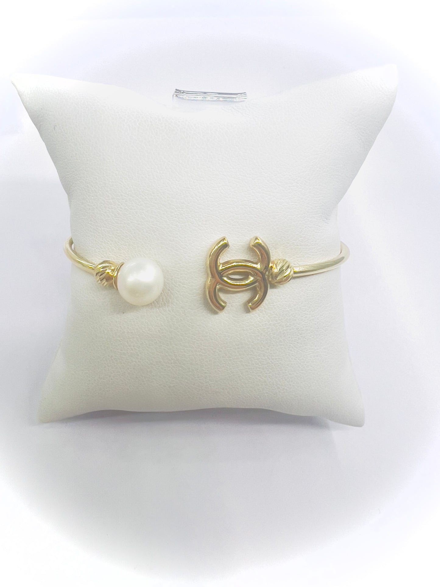 Manilla Estilo CC Con Perla Blanca 14k