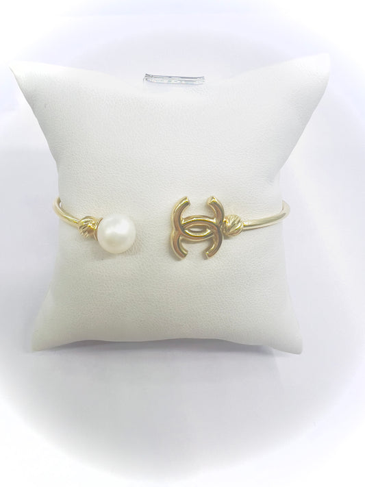 Manilla Estilo CC Con Perla Blanca 14k