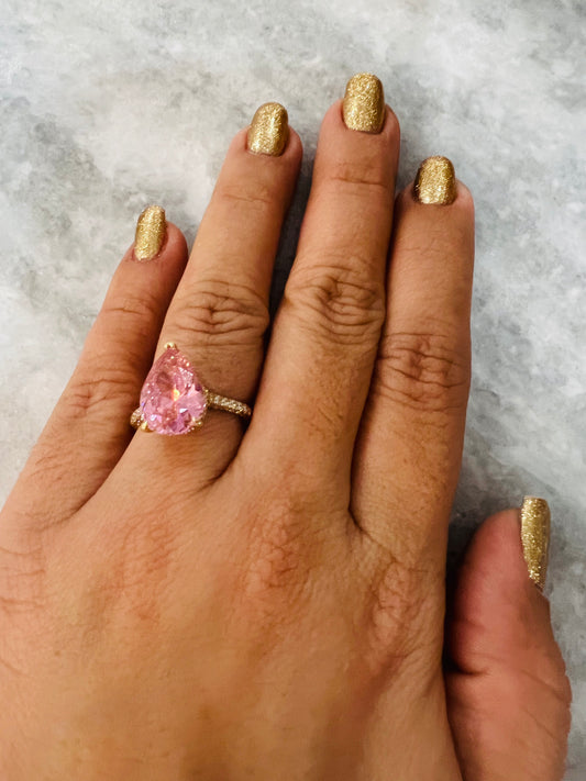 Anillo De Circonias Blancas Y Almendra Rosa 14K