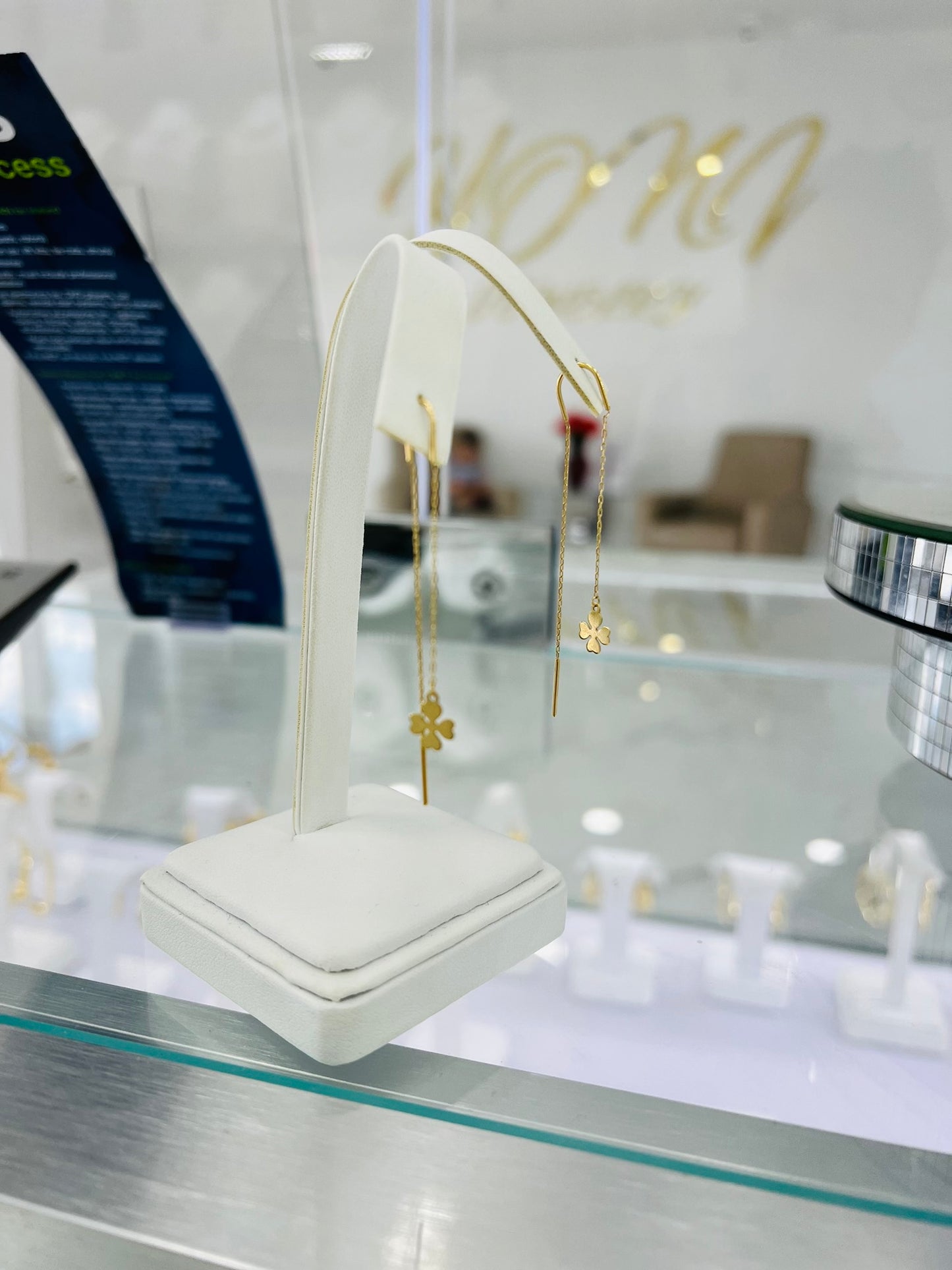 Aretes Colgantes De Trébol 14K