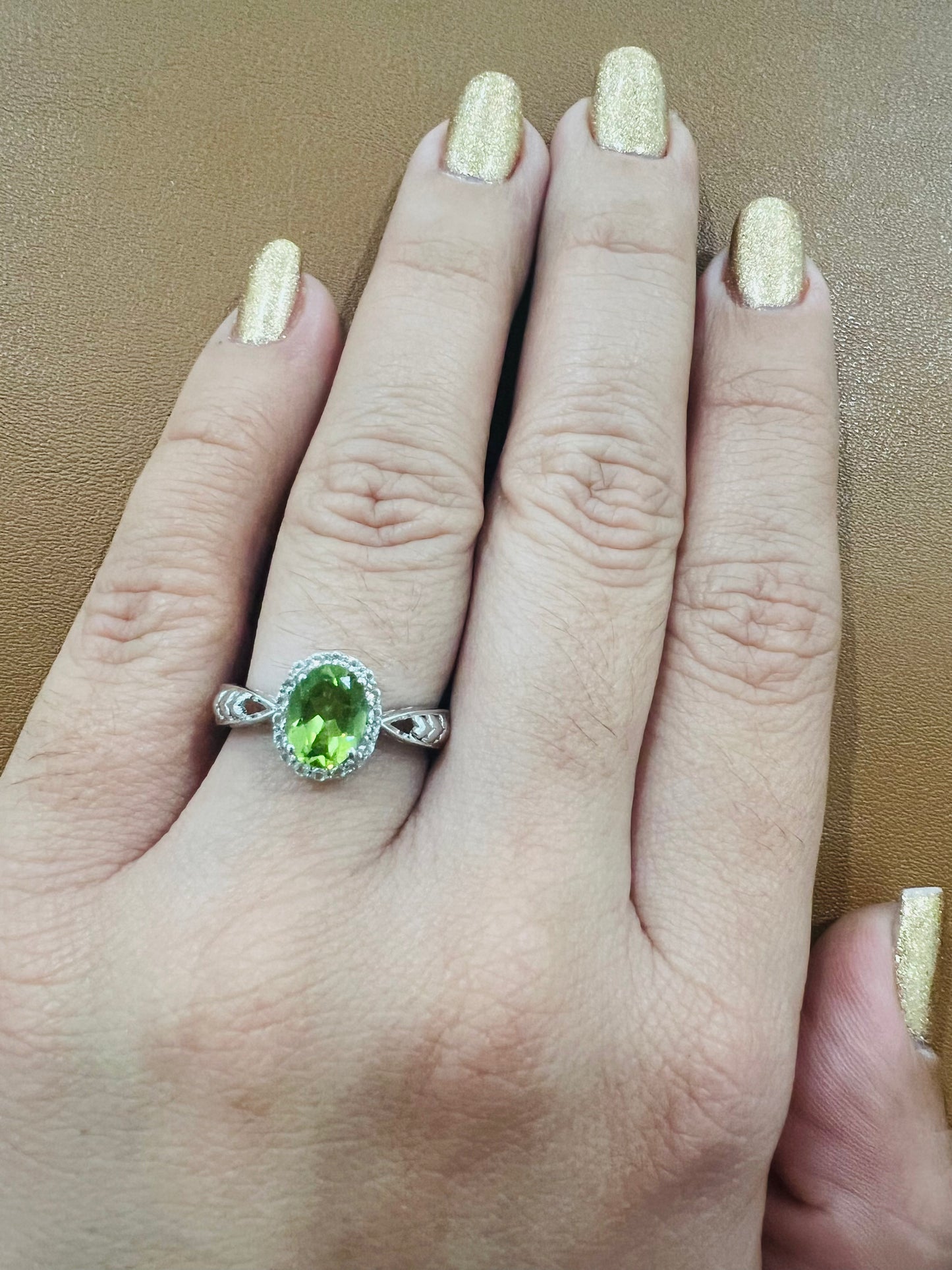 Anillo De Oro Blanco y Circonias Blancas Y Verde 10K