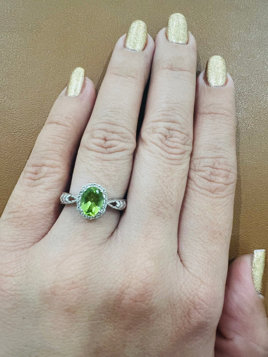 Anillo De Oro Blanco y Circonias Blancas Y Verde 10K
