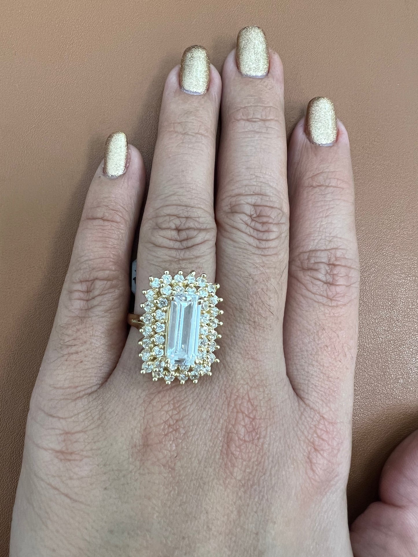 Anillo Sólido De Circonias Blancas 14K