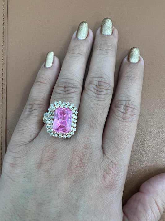 Anillo Sólido De Circonias Blancas Y Rosada Rectangular 14K