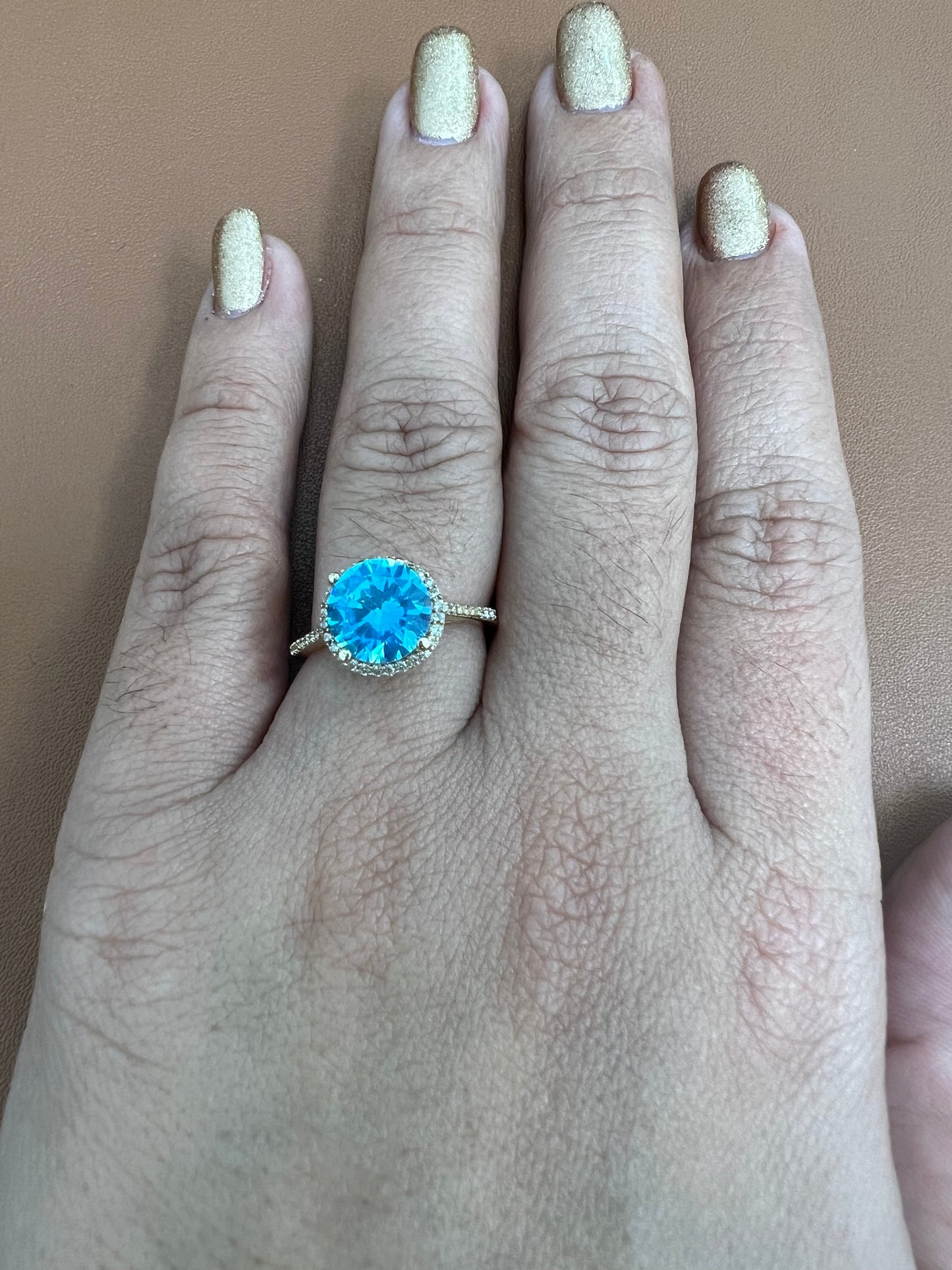 Anillo De Cirnonias Blancas y Azul 14K