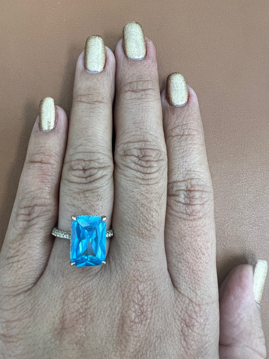 Anillo De Circonias Blancas Y Azul 14K