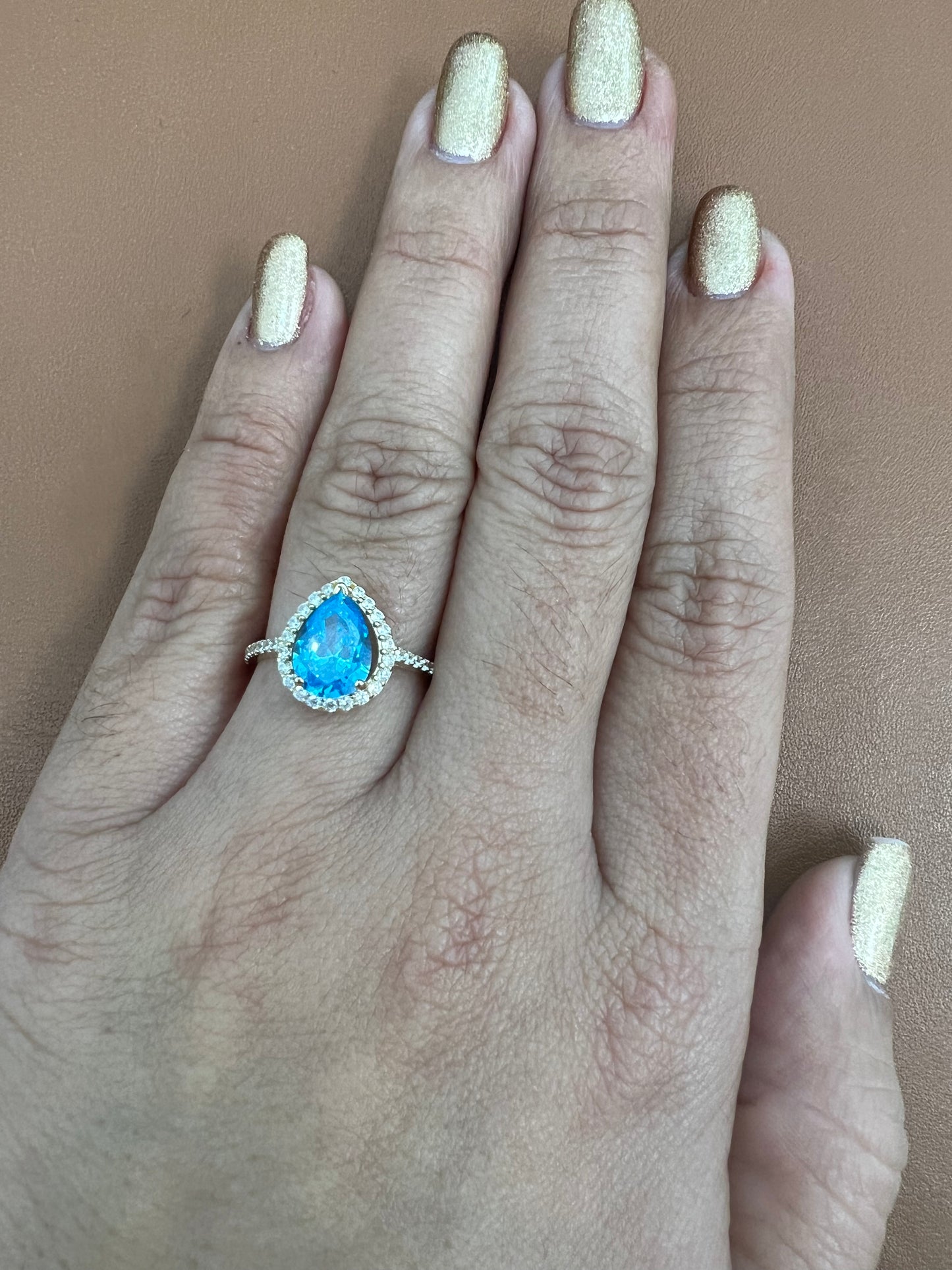 Anillo De Circonias Blancas y Azul 14K