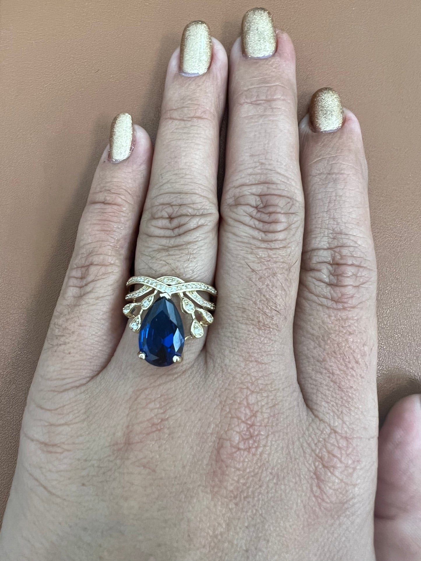 Anillo De Circonias Blancas Y Azul Oscuro Sólido 14K