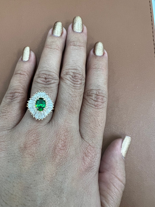 Anillo De Circonias Blancas Y Verde Ovalo 14K