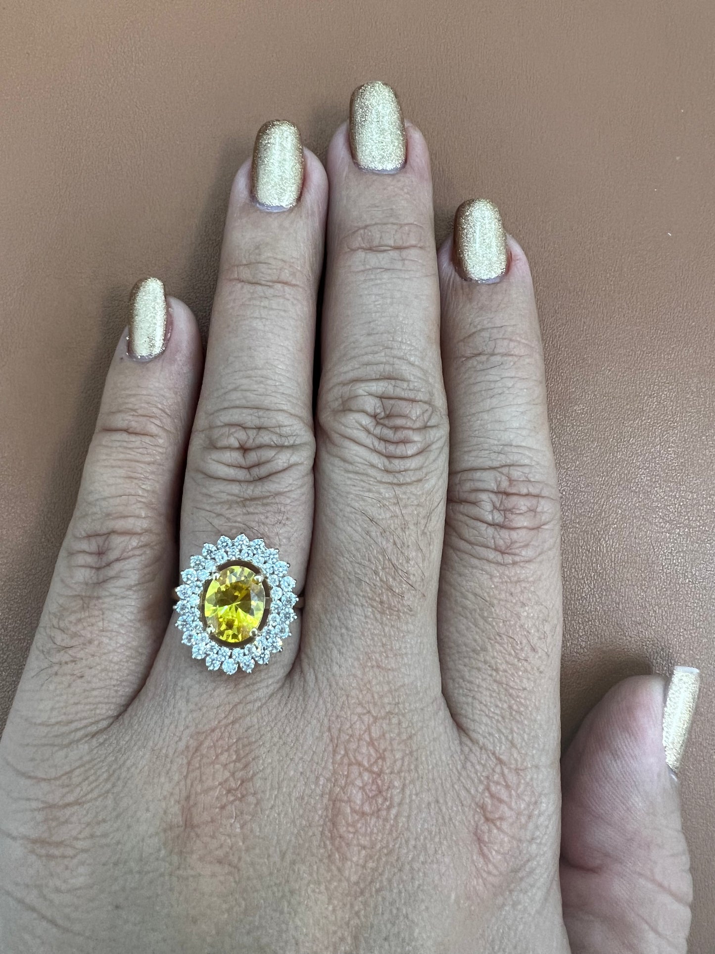 Anillo De a Circonias Blancas Y Amarilla 14K