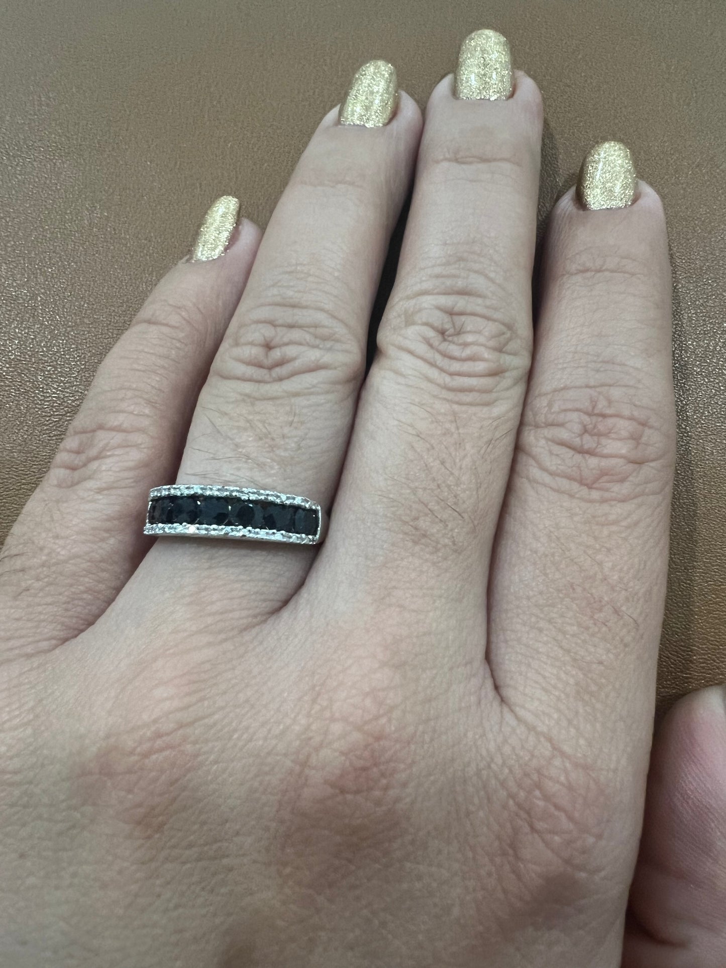 Anillo De Oro Blanca Con Circonias Negras 10K