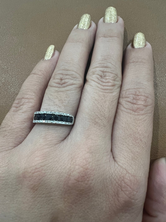 Anillo De Oro Blanca Con Circonias Negras 10K