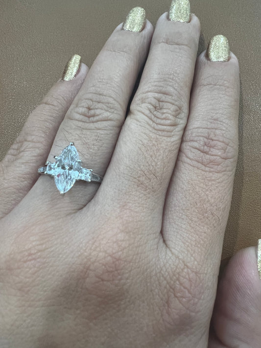 Anillo De oro Blanco Estilo Almendra 10K