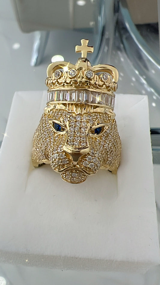 Anillo De Hombre De León Con Corona 10K